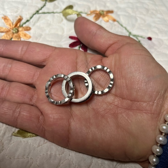 Lou’s Hill 3 stack ring - Picture 2 of 2